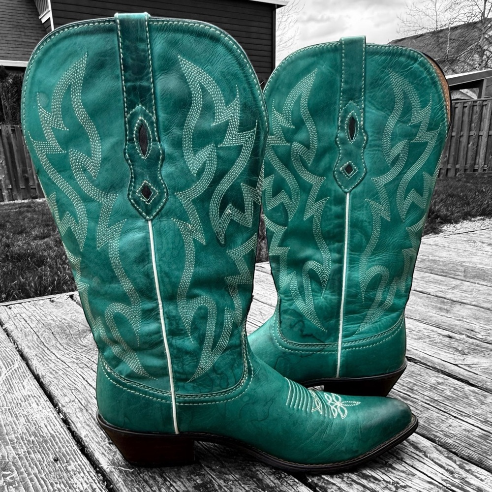 Nocona Women’s Green Cowboy Boots with Black Diamond Accent and White Piping